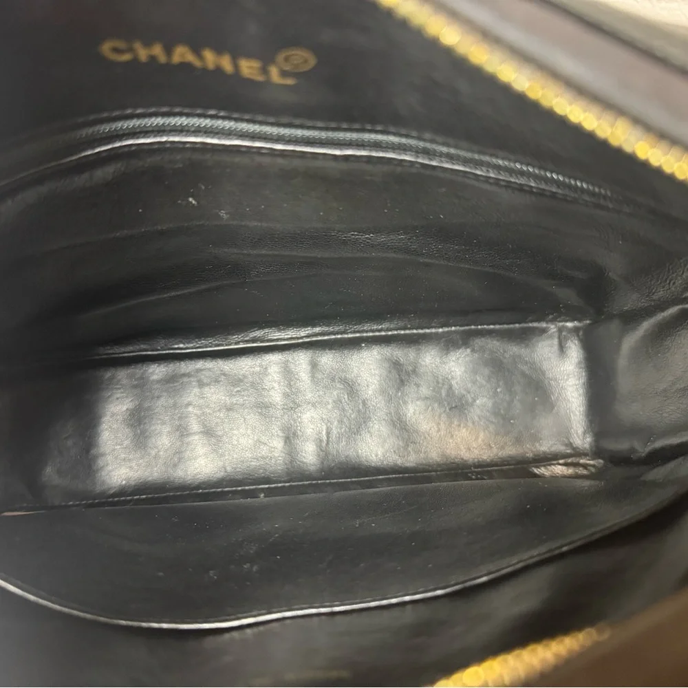 CHANEL vintage Large pocket quilted camera bag - Picture 10 of 12